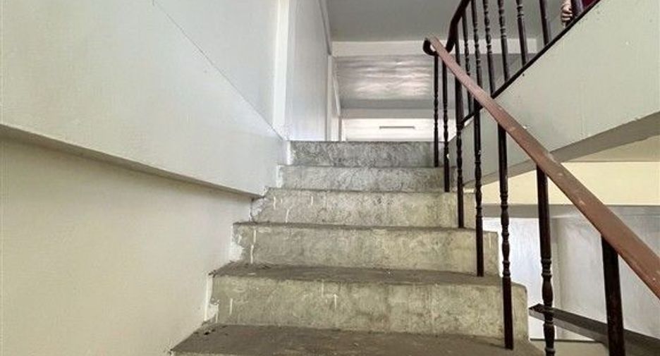 Local comercial en venta de 3 habitaciones en Bang Khun Thian, Bangkok