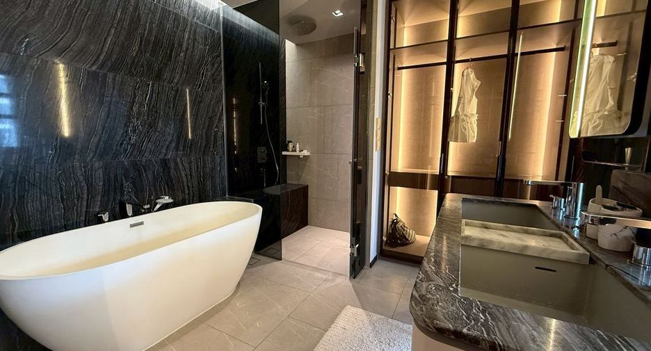 For rent 2 bedrooms condo in Watthana, Bangkok