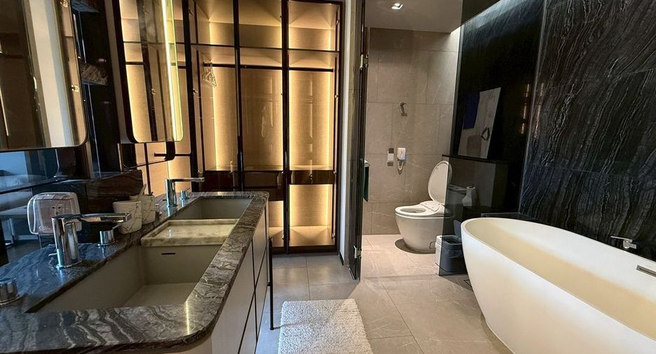 For rent 2 bedrooms condo in Watthana, Bangkok