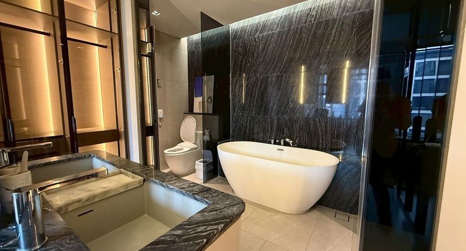 For rent 2 bedrooms condo in Watthana, Bangkok