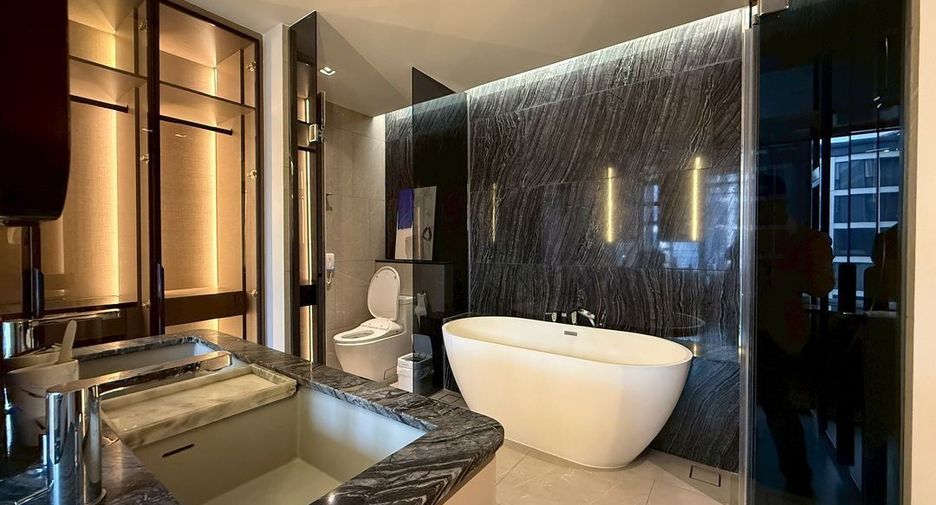 For rent 2 bedrooms condo in Watthana, Bangkok