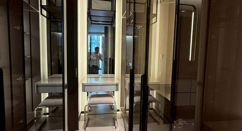 For rent 2 bedrooms condo in Watthana, Bangkok