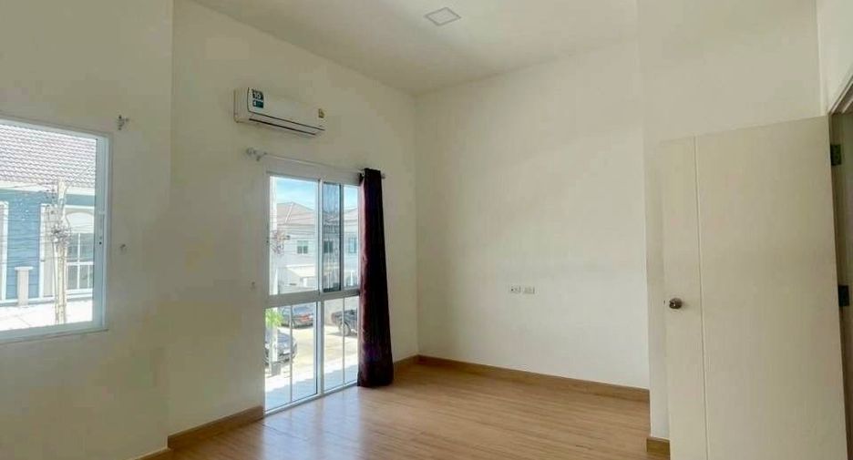 For sale 3 bedrooms townhouse in Phan Thong, Chonburi