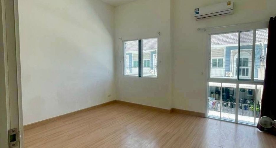 For sale 3 bedrooms townhouse in Phan Thong, Chonburi