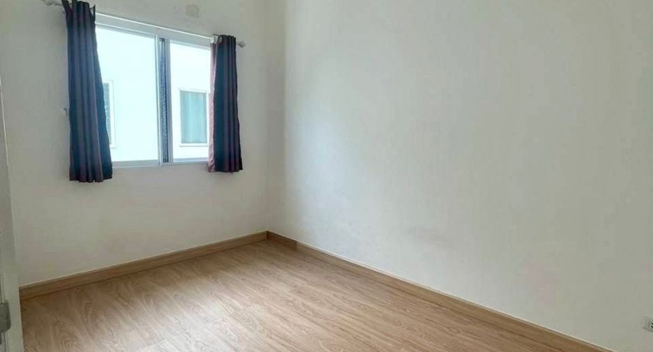 For sale 3 bedrooms townhouse in Phan Thong, Chonburi