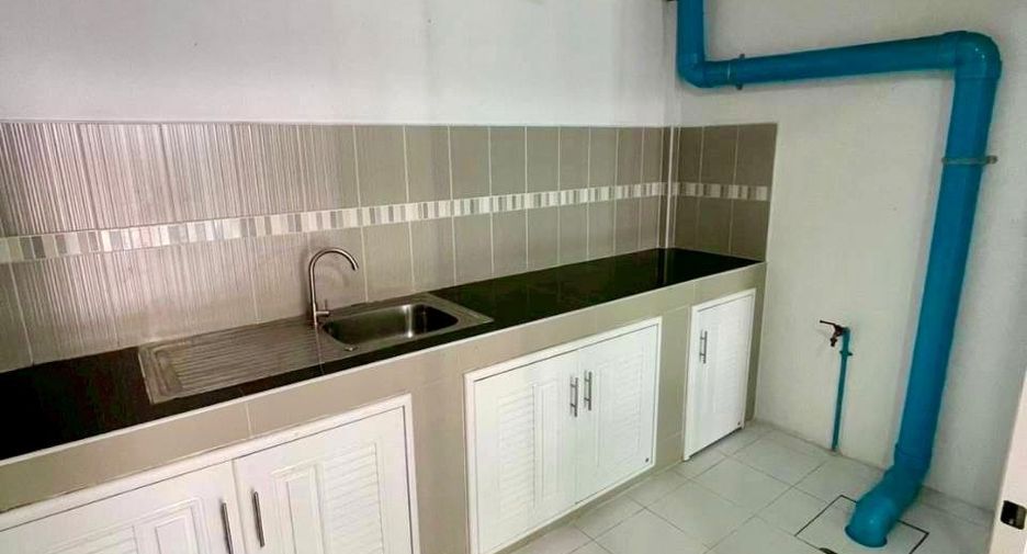 For sale 3 bedrooms townhouse in Phan Thong, Chonburi