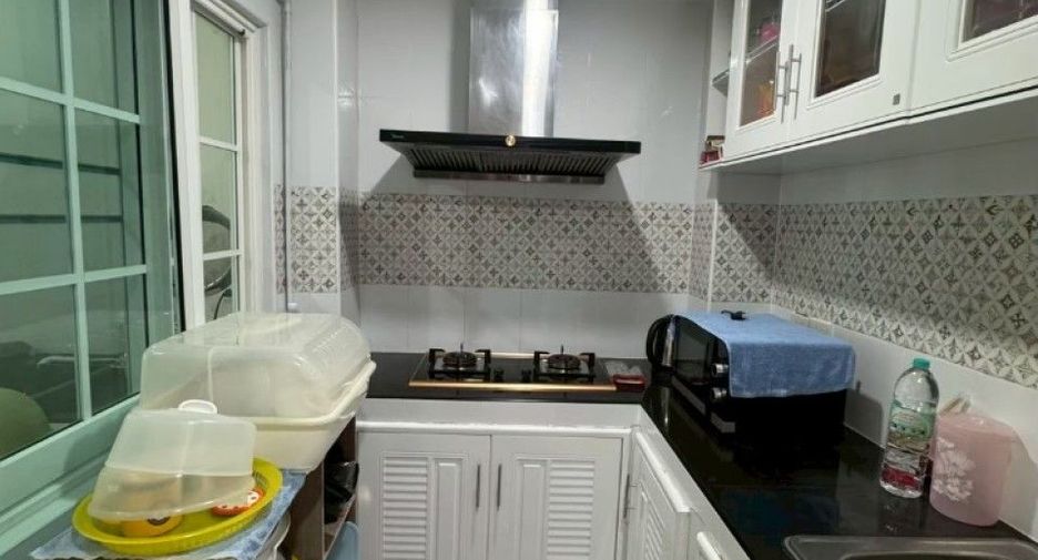 For sale 4 bedrooms townhouse in Khlong Luang, Pathum Thani