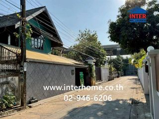 For sale 3 ベッドルーム house in Phra Khanong, Bangkok