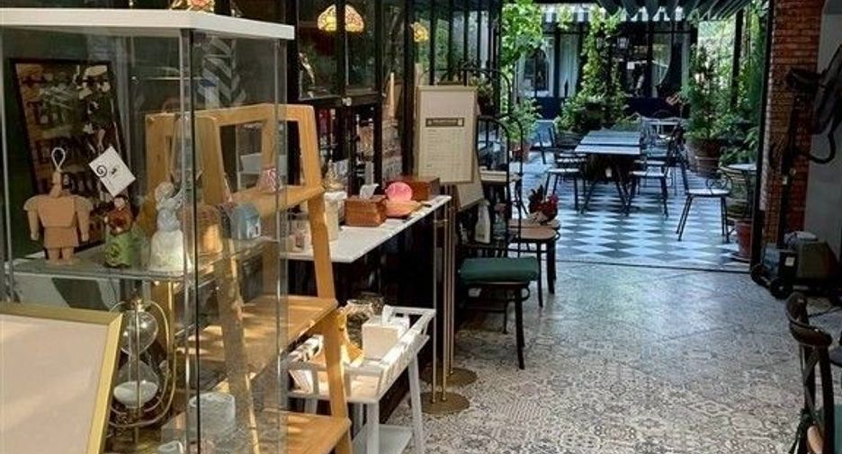 For sale 3 ベッドルーム house in Phra Khanong, Bangkok