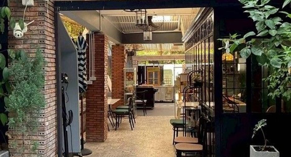For sale 3 ベッドルーム house in Phra Khanong, Bangkok