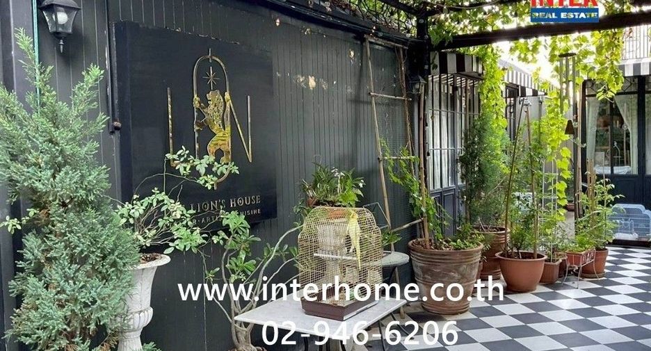 For sale 3 ベッドルーム house in Phra Khanong, Bangkok