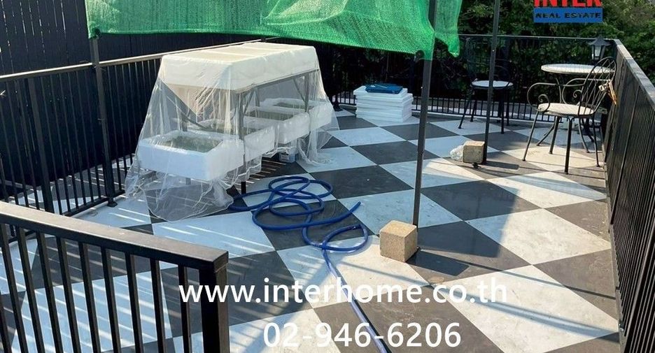 For sale 3 ベッドルーム house in Phra Khanong, Bangkok