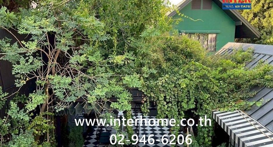 For sale 3 ベッドルーム house in Phra Khanong, Bangkok