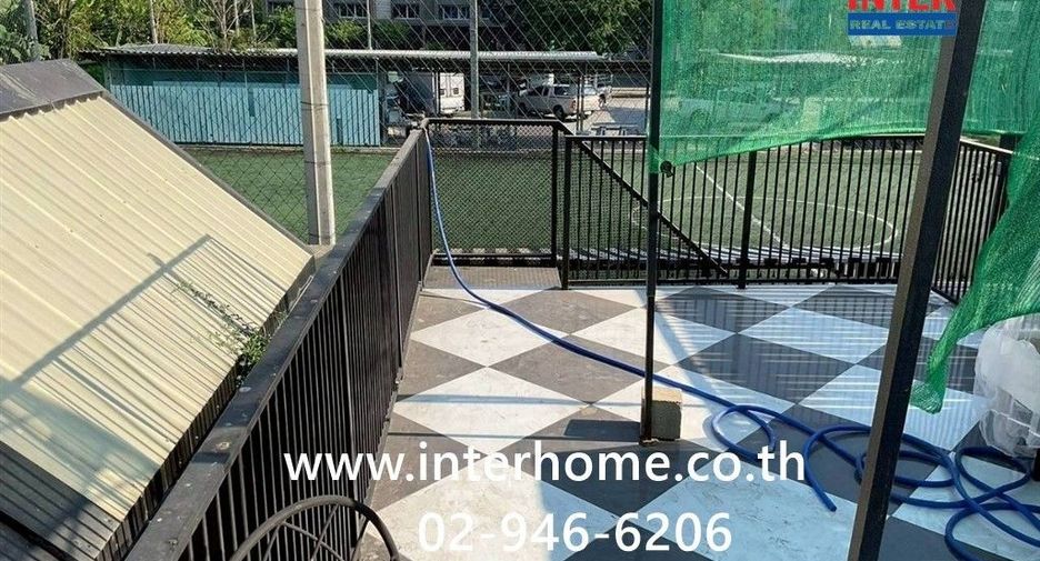 For sale 3 ベッドルーム house in Phra Khanong, Bangkok