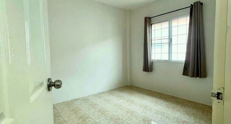 For sale 3 bedrooms townhouse in Phan Thong, Chonburi