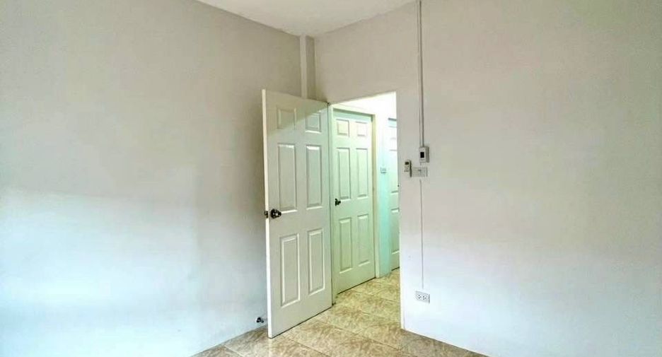 For sale 3 bedrooms townhouse in Phan Thong, Chonburi