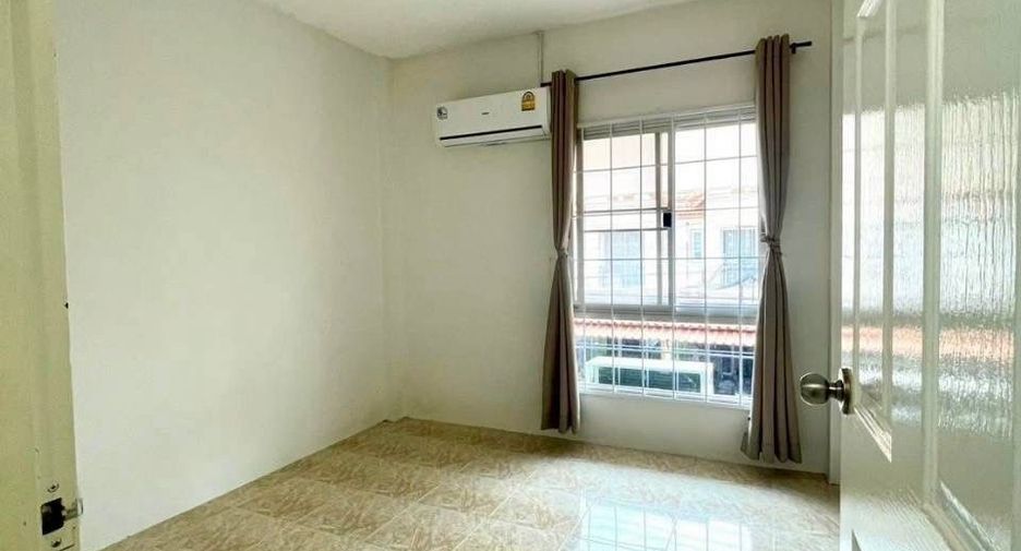 For sale 3 bedrooms townhouse in Phan Thong, Chonburi