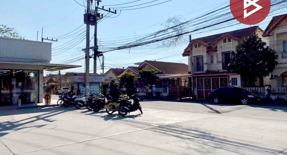 For sale 3 bedrooms townhouse in Phan Thong, Chonburi