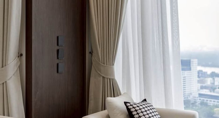 For rent 3 bedrooms condo in Khlong Toei, Bangkok