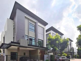 For rent そして for sale 3 ベッドルーム house in Phra Khanong, Bangkok