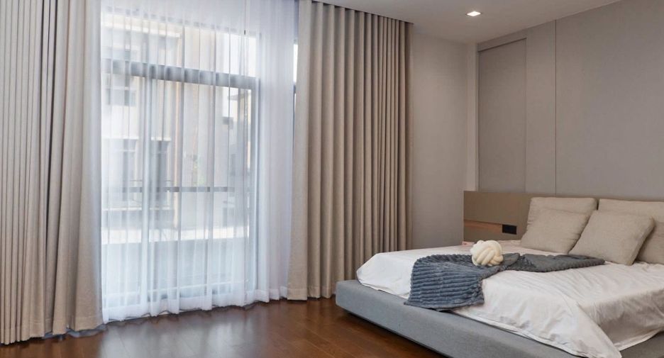 Casa en alquiler y en venta de 3 habitaciones en Phra Khanong, Bangkok
