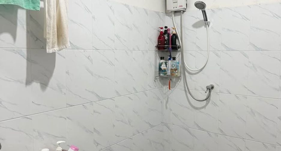 Gewerbefläche zur Miete mit 5 Zimmer in Khlong Toei, Bangkok