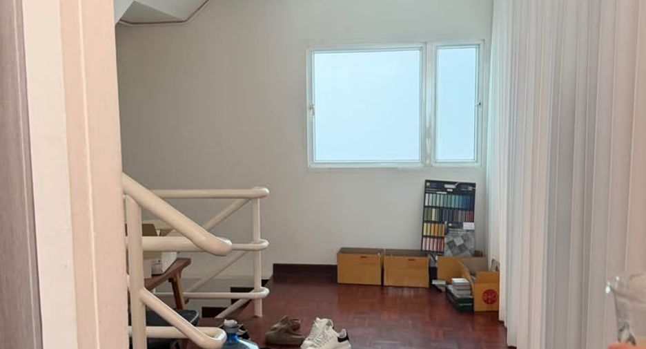 Gewerbefläche zur Miete mit 5 Zimmer in Khlong Toei, Bangkok