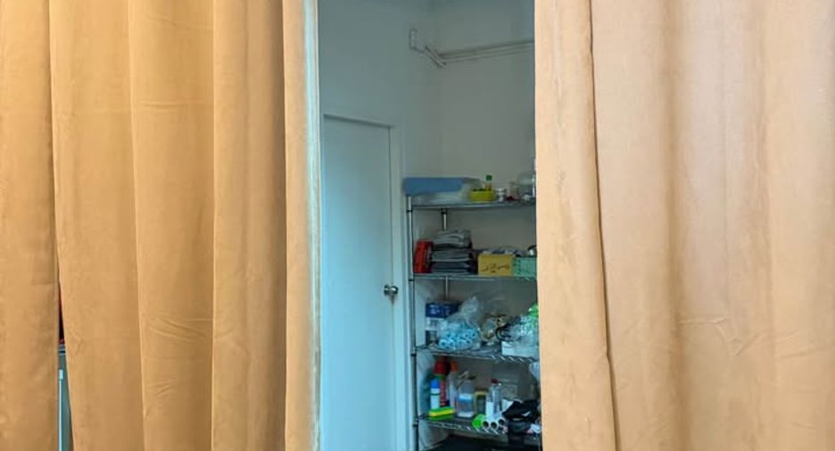 Gewerbefläche zur Miete mit 5 Zimmer in Khlong Toei, Bangkok