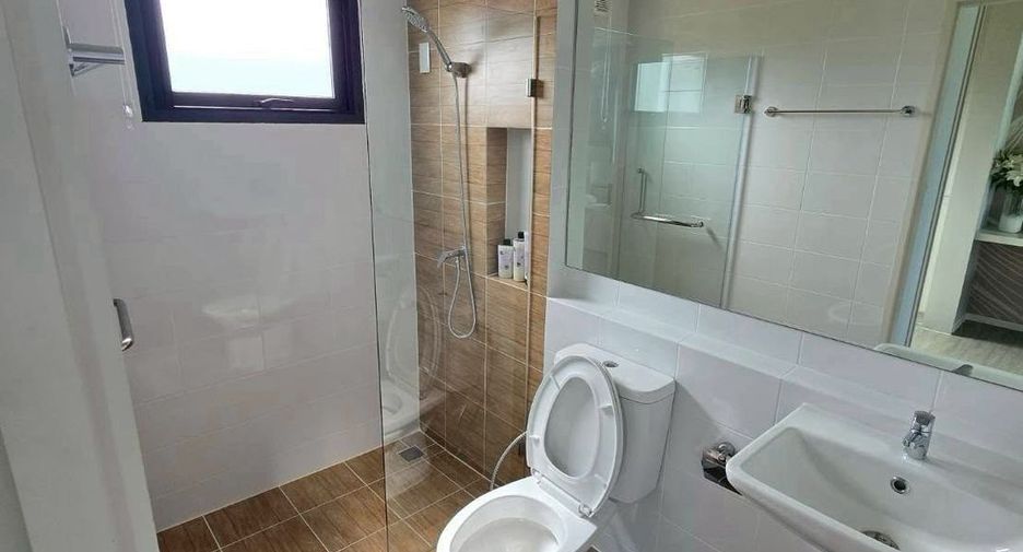 Casa en alquiler de 3 habitaciones en Bang Phli, Samut Prakan