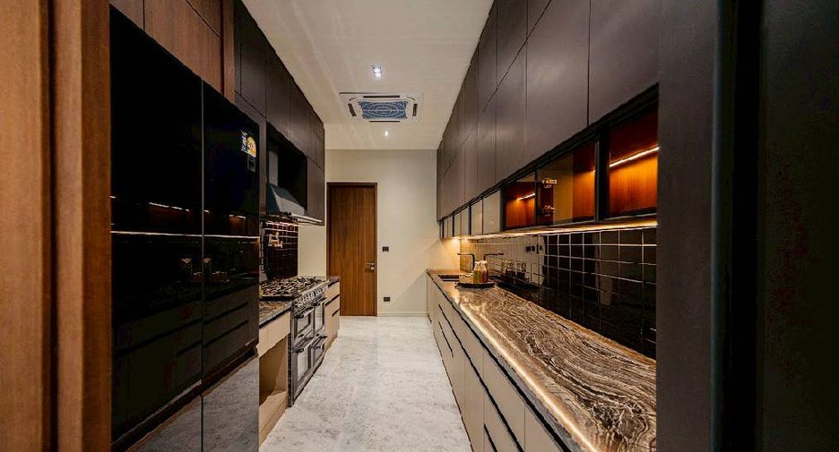 Haus zum Kauf mit 5 Zimmer in Saraphi, Chiang Mai