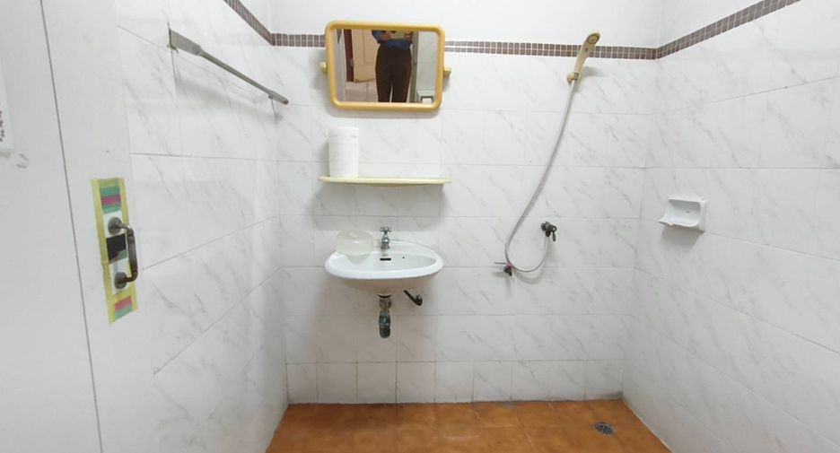 Gewerbefläche zum Kauf mit 3 Zimmer in Si Racha, Chonburi