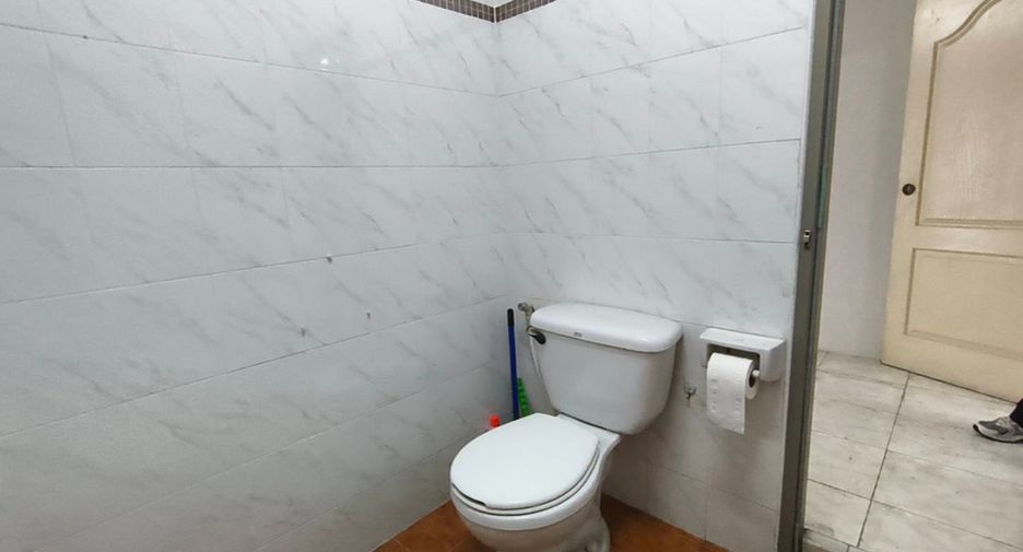 Gewerbefläche zum Kauf mit 3 Zimmer in Si Racha, Chonburi