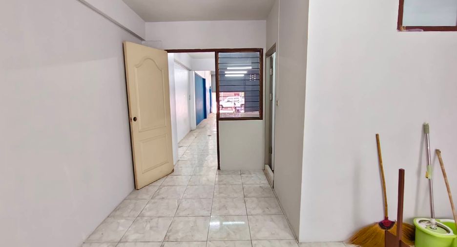 Gewerbefläche zum Kauf mit 3 Zimmer in Si Racha, Chonburi