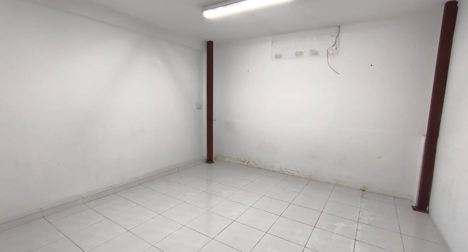 Gewerbefläche zum Kauf mit 3 Zimmer in Si Racha, Chonburi