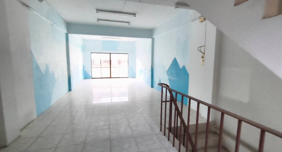 Gewerbefläche zum Kauf mit 3 Zimmer in Si Racha, Chonburi