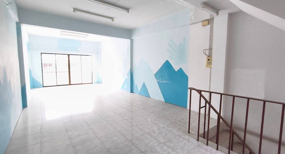 Gewerbefläche zum Kauf mit 3 Zimmer in Si Racha, Chonburi