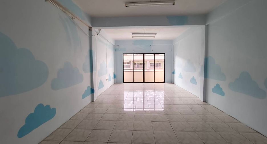 Gewerbefläche zum Kauf mit 3 Zimmer in Si Racha, Chonburi