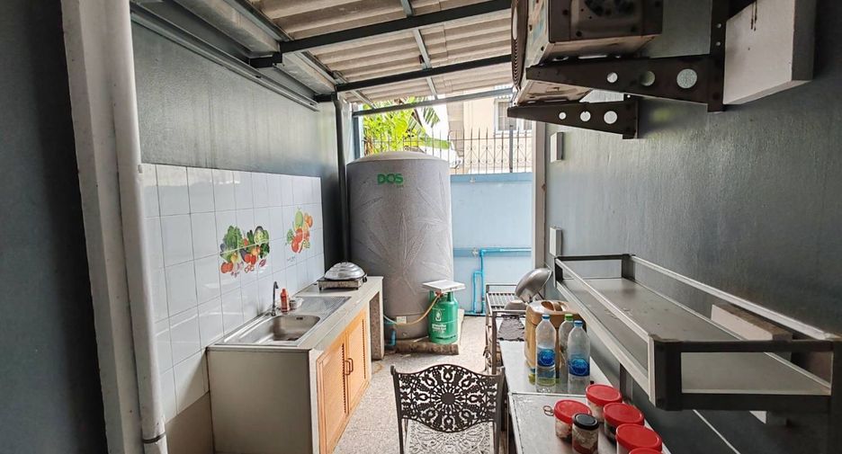 Haus zum Kauf mit 4 Zimmer in Pak Kret, Nonthaburi
