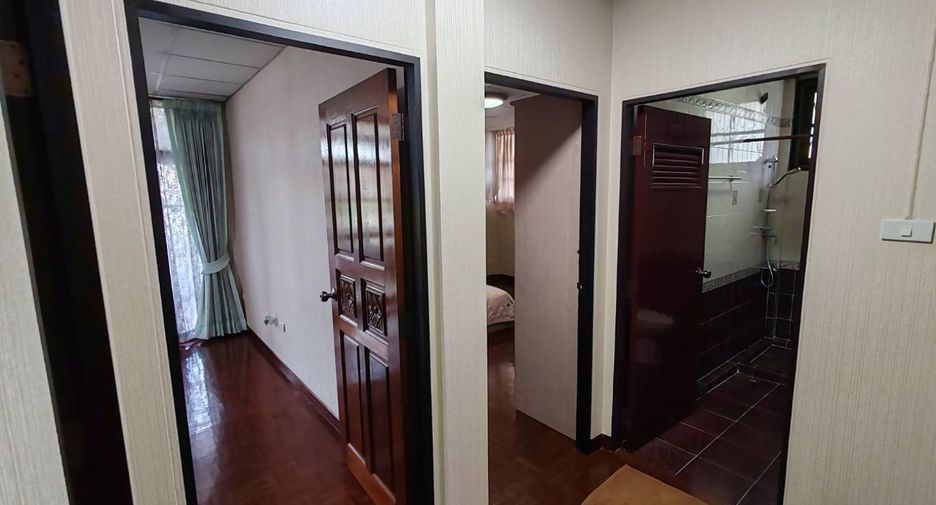 Haus zum Kauf mit 4 Zimmer in Pak Kret, Nonthaburi