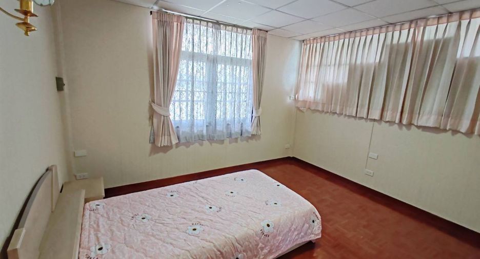 Haus zum Kauf mit 4 Zimmer in Pak Kret, Nonthaburi