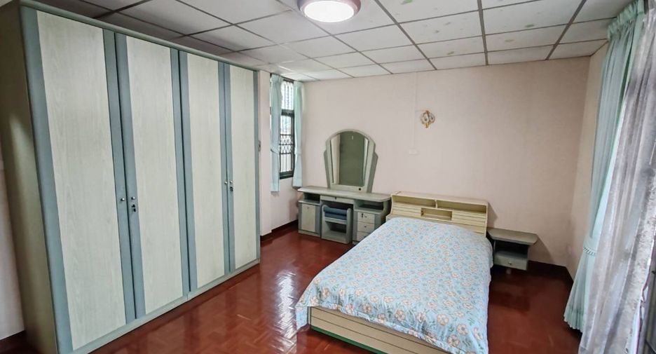 Haus zum Kauf mit 4 Zimmer in Pak Kret, Nonthaburi