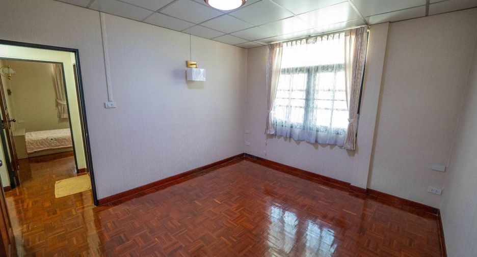 Casa en venta de 4 habitaciones en Pak Kret, Nonthaburi