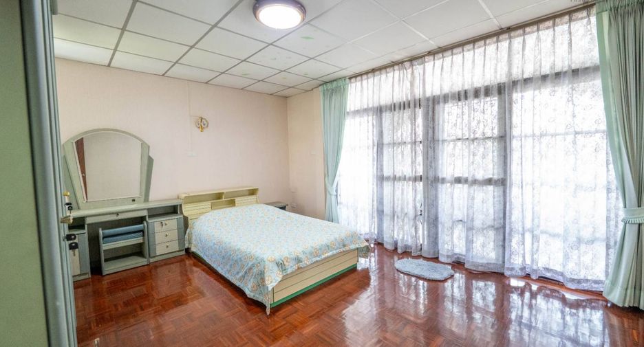Casa en venta de 4 habitaciones en Pak Kret, Nonthaburi