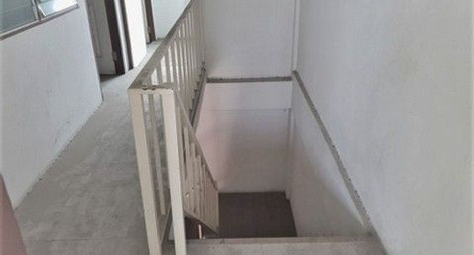 For sale 1 bed retail Space in Ban Bueng, Chonburi