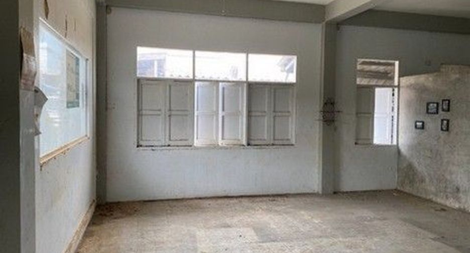 For sale 1 bed retail Space in Ban Bueng, Chonburi