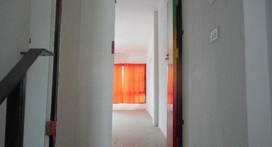 For sale 1 bed retail Space in Ban Bueng, Chonburi