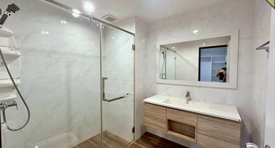 For rent 1 bed condo in Phra Khanong, Bangkok
