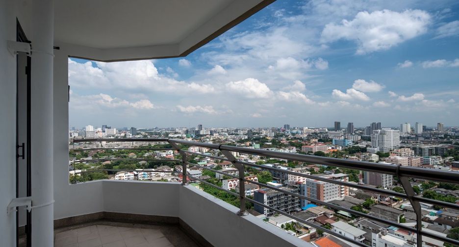For rent 2 bedrooms condo in Chatuchak, Bangkok