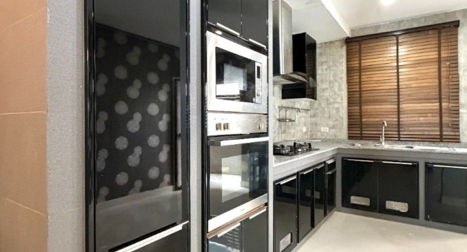 Casa en venta de 4 habitaciones en Lam Luk Ka, Pathum Thani