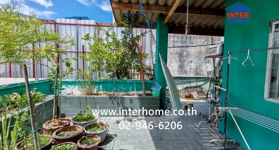 For rent and for sale 4 bedrooms townhouse in Yan Nawa, Bangkok